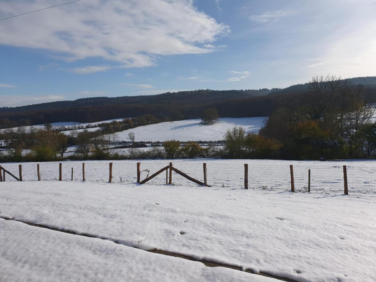 Gite Avec Vue Panoramique, Ideal Pour Un Weekend ! Mont-Saint-Jean  Kültér fotó